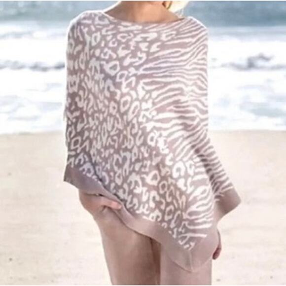 Barefoot Dreams Dove Gray Print CozyChic Ultra Lite Ocean Breeze Sweater Poncho - Picture 2 of 9